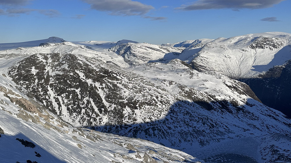 Ifrå Snoavarden mot Snønipa 1827 og brefallet til- høyrande denne dronninga. :)