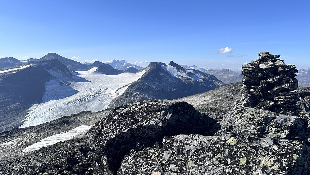 Nydelig stille åleine på toppen av Storegut 