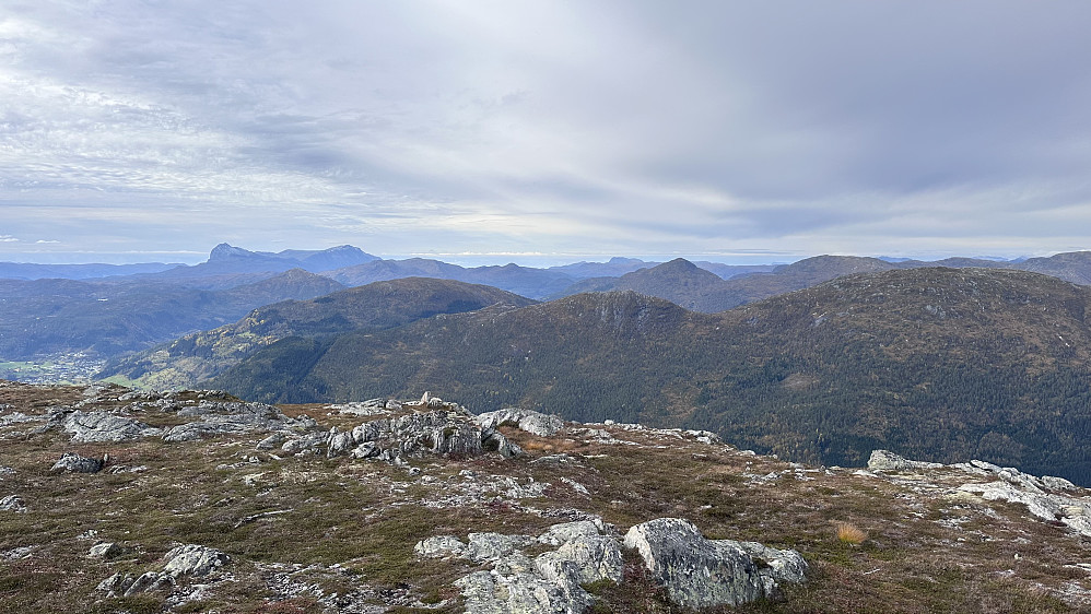Storehesten og Heilevangmassivet er èin bauta! Sett ifrå toppen av Halvgjerda 856 moh 