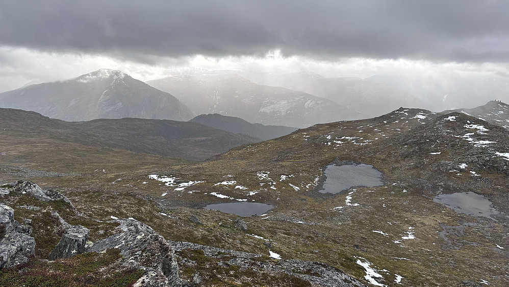 Ifrå  Svinestranda mot bautaen Ryssdalshornet 1201