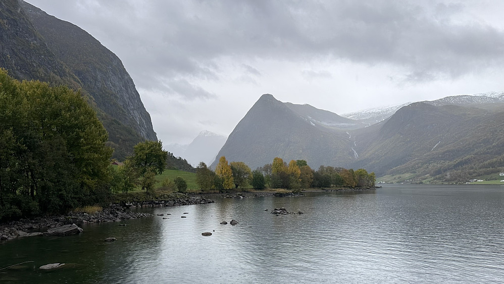 Innover eit stille og naturleg Kjøsnesfjord med mektig natur! Vi har klart oss før!