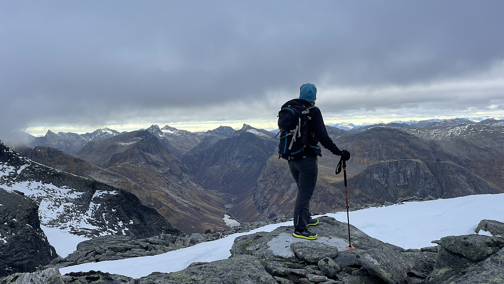 Så fint å berre nyte fjella og kontrastane!
