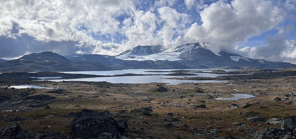 Alltid ein nytelse å køyre over Sognefjellet og kjenne følelsen i fjella som eg kjenner 