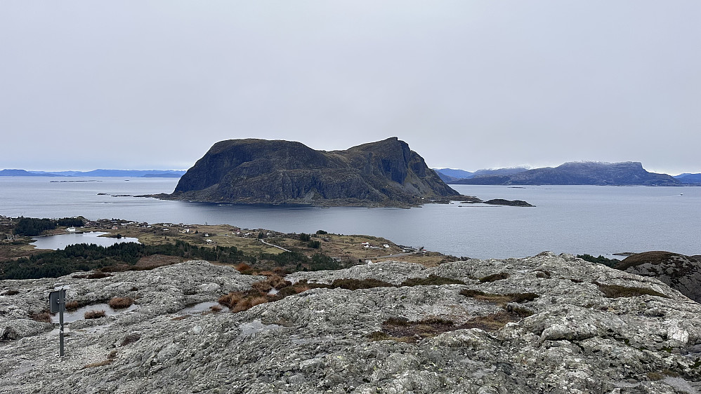 Alden/Norske hesten er virkelig ein bauta ute på kysten. Eit fjell som er skua mot i heile oppveksten ifrå Færøy i Solund og som har sitt eige motbakkeløp. Ekstra kjekt å ha delteke på det eit par ganger. :) 