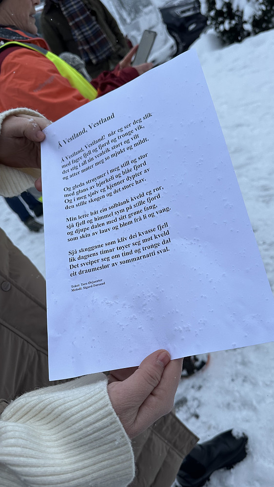 Med vemod å synge i kampen for Snøheia 