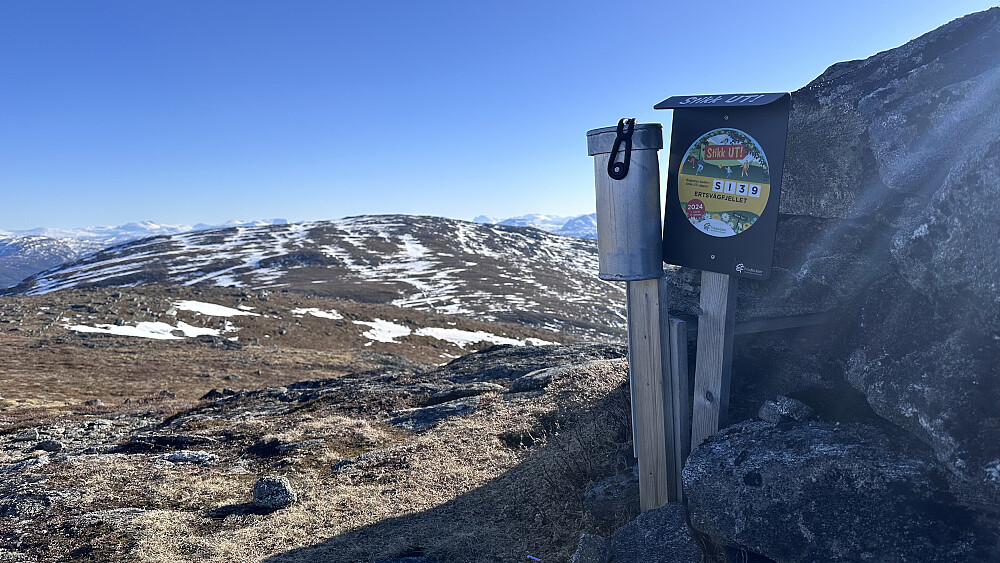 Ifrå Ertvågsfjellet 653 tilbake mot Korsbekkfjellet