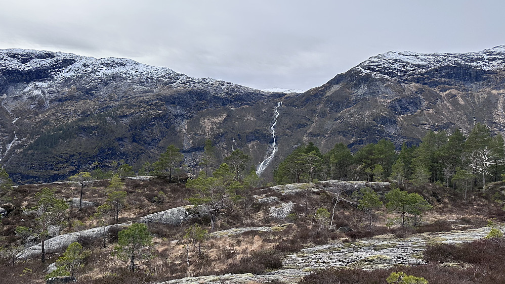 Flott fosse skue ifrå toppen av Hestfjellet 312 moh