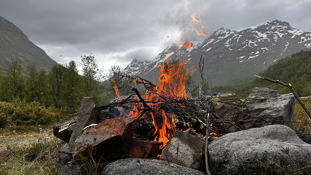 Jonsokbål til fjells 