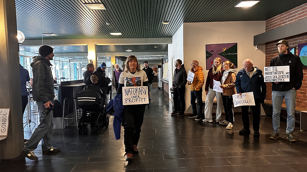 Markering i Førdehuset før kommunestyret 