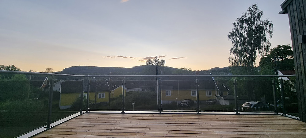 Utsikten fra vår nye veranda. Rett mot Kolsås - hvilken lykke :D