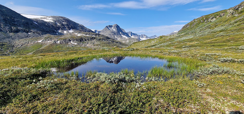 Leirungsdalen med Munken som brisker seg i sola