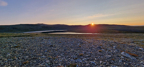 Kl 05:20 på mandag. Sola bryter over Heggeberget