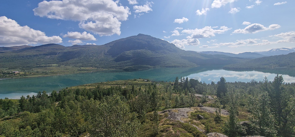 Mot Blessomfjellet og Svartberget