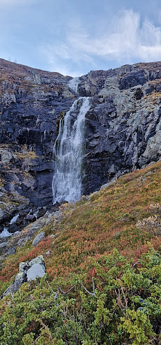 Fossen i Sæterbekken, rett under Grauthaugen. Har den noe eget navn tro?