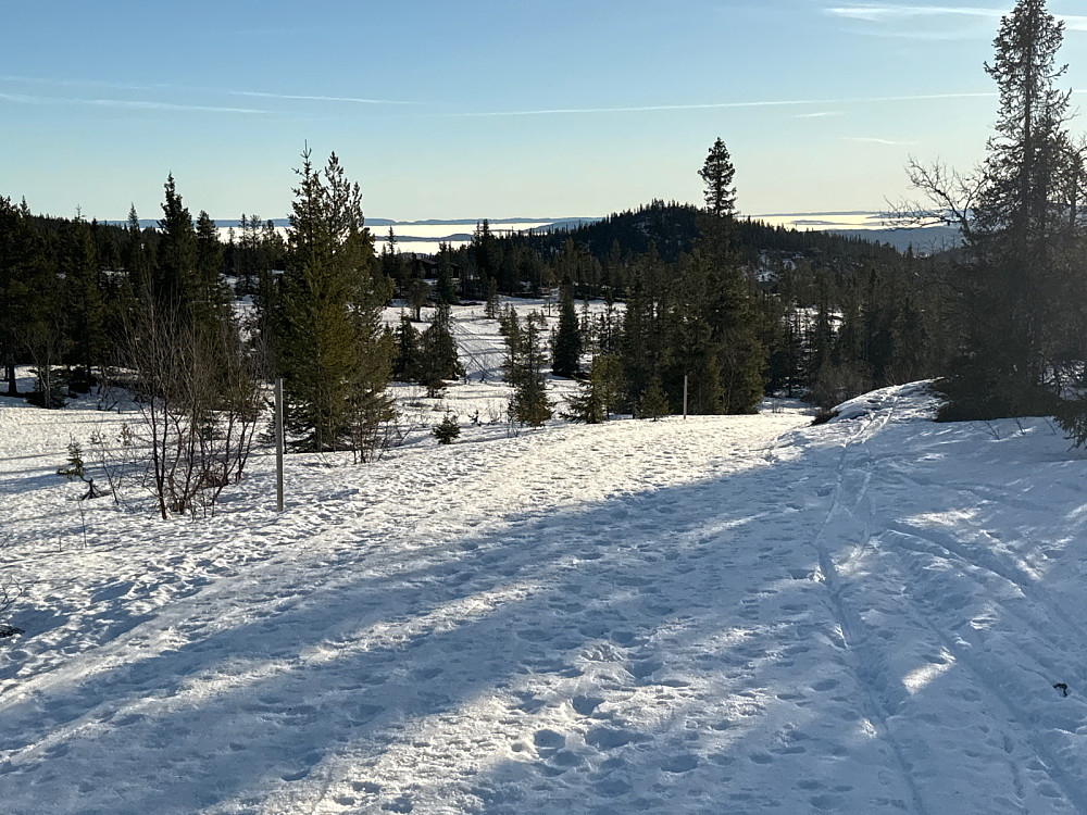 Og til dei som påstår fotturistar i skiløypa ikkje øydelegg noko, UP Y***S! som vi seiar på danna landsmål