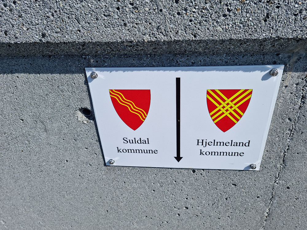 Kommunegrensa går over demningen
