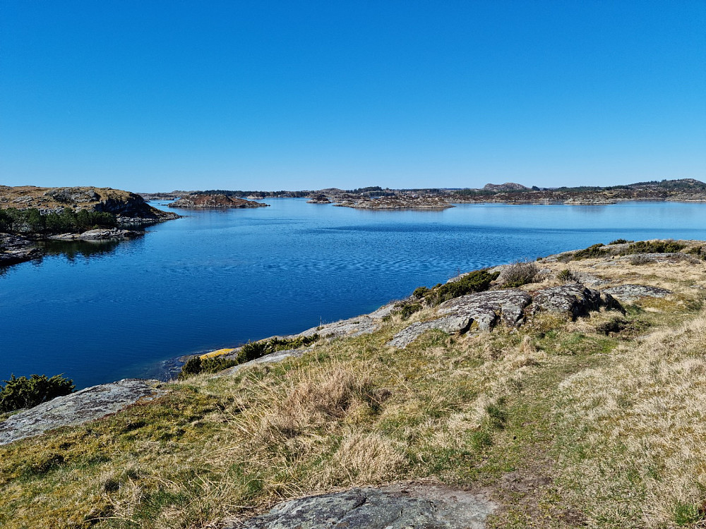 Fin sti utover mot Steinvikane