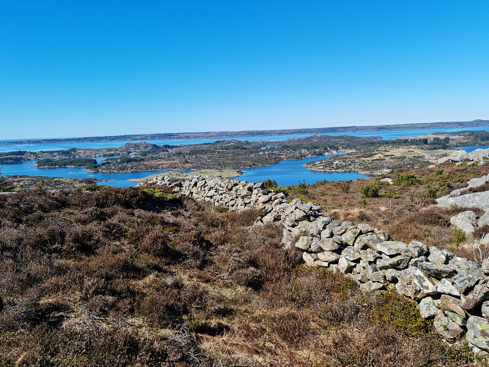 Fine steingjerder her