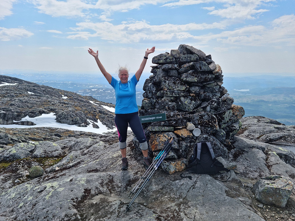 På toppen i blåsten