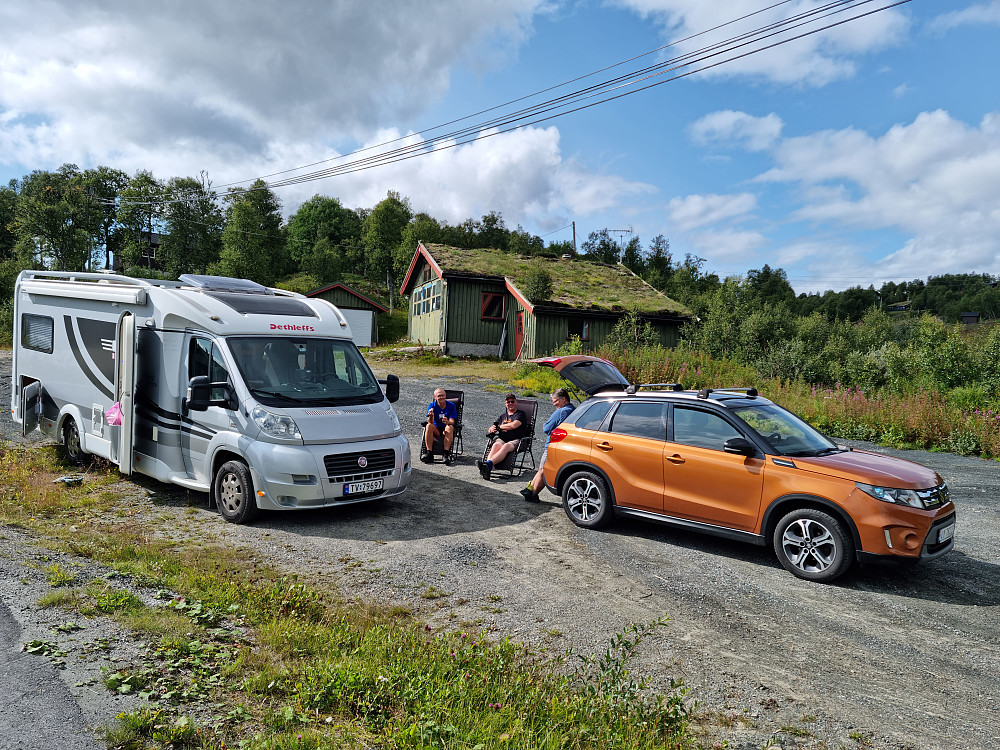 Vi parkerte ved vegen her