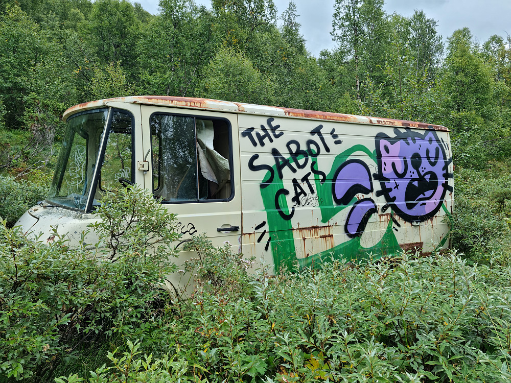 Stien går forbi denne bilen
