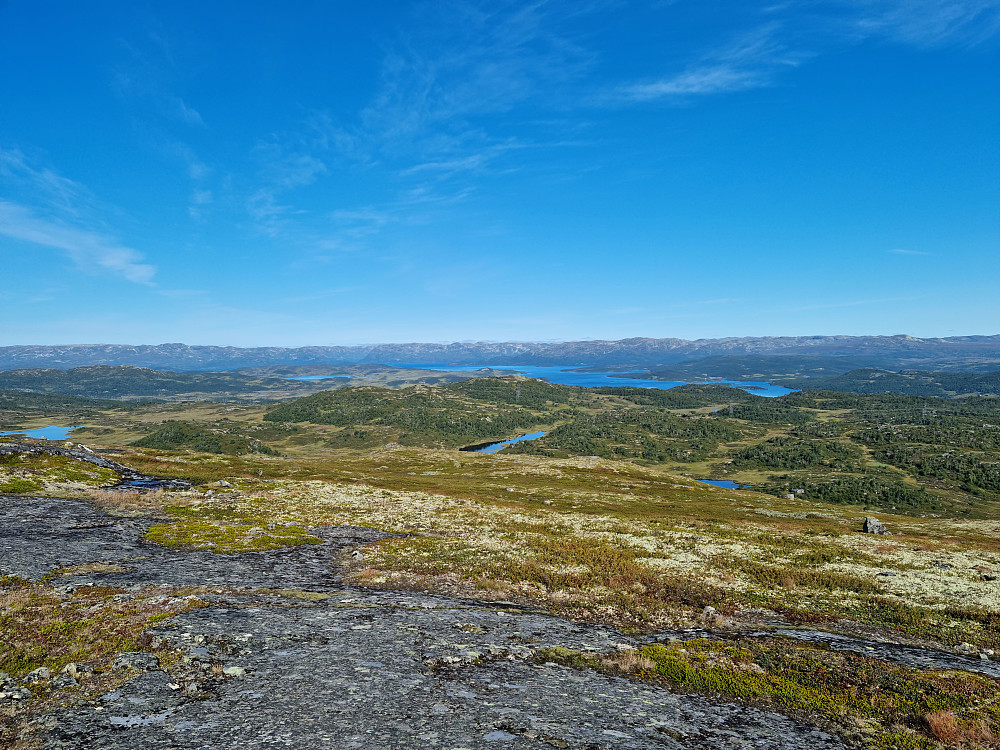 Enorm utsikt fra fjellet. I alle retninger