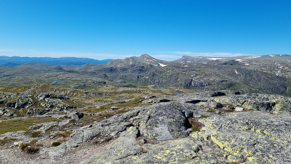 Utsikt mot Toreskyrkja og Heddersfjell