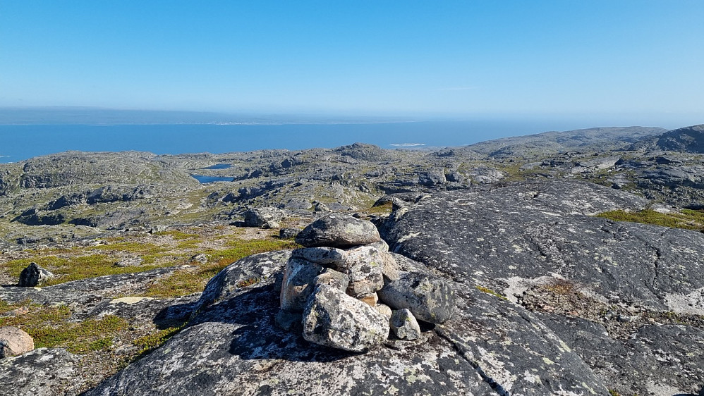 Utsikt tilbake over Vadsø på andre siden av fjorden