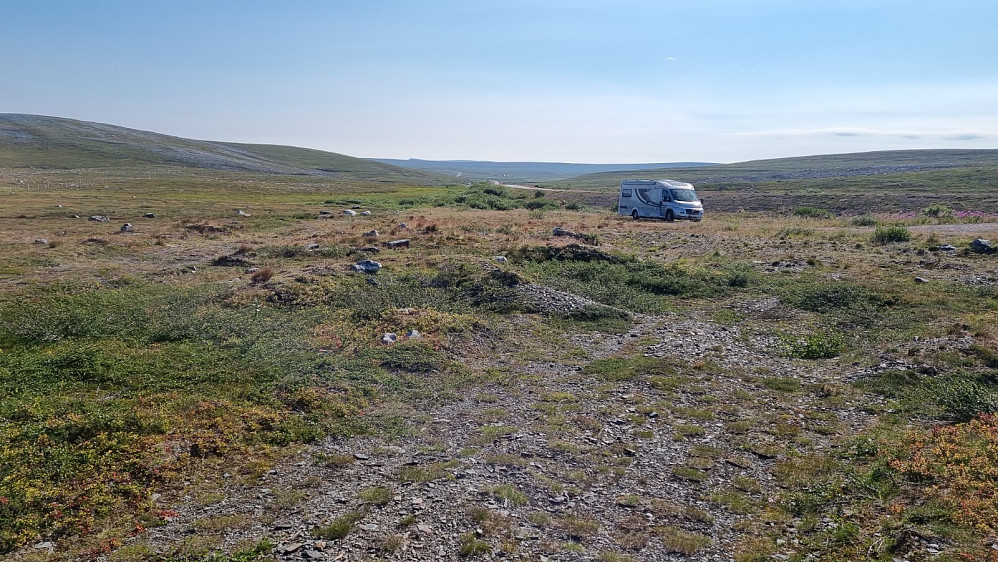 Ikke lett å parkere en bobil oppå her. Måtte gå litt ekstra for å få en stor nok plass.