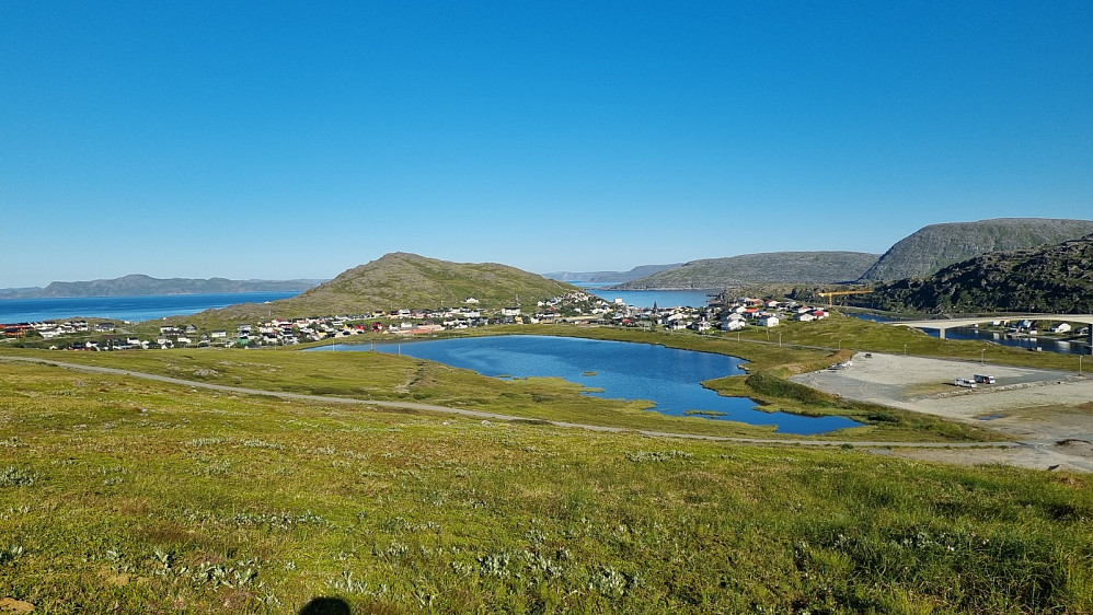 Utsikt tilbake mot sentrum og over Storvannet