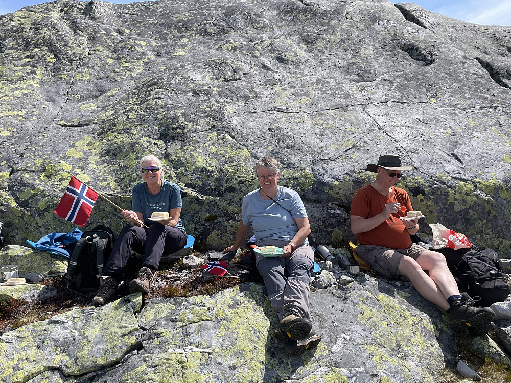 Feirer Liv sine 300 pf topper i Telemark med marsipankake