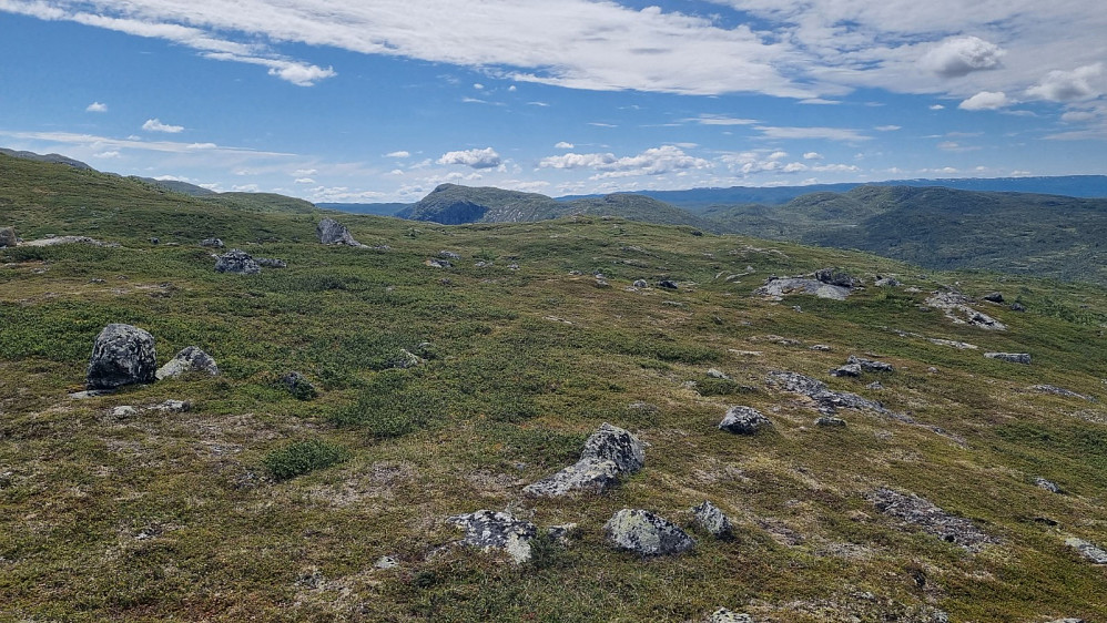 Tverrfjellet og Flatafjøl i sikte. Blir en annen tur