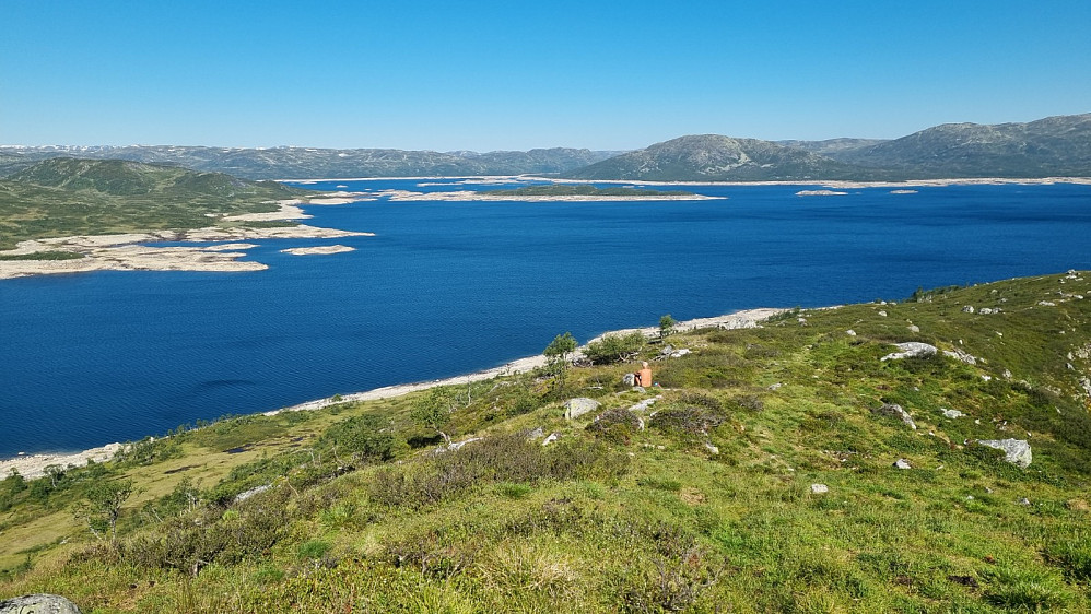 Utsikt mot Songevann og bla. Berunuten