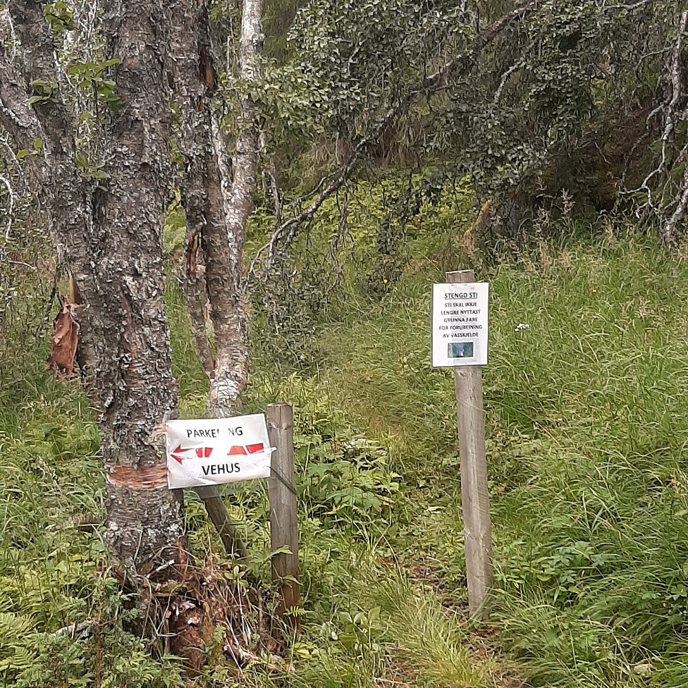Stien som er stengt. Her på nedturen.