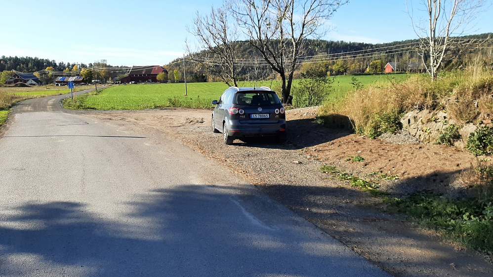 Her parkerte jej.