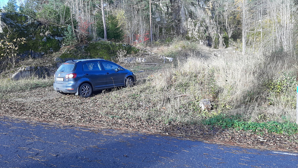 Parkerte der hvor traktorveien starter.