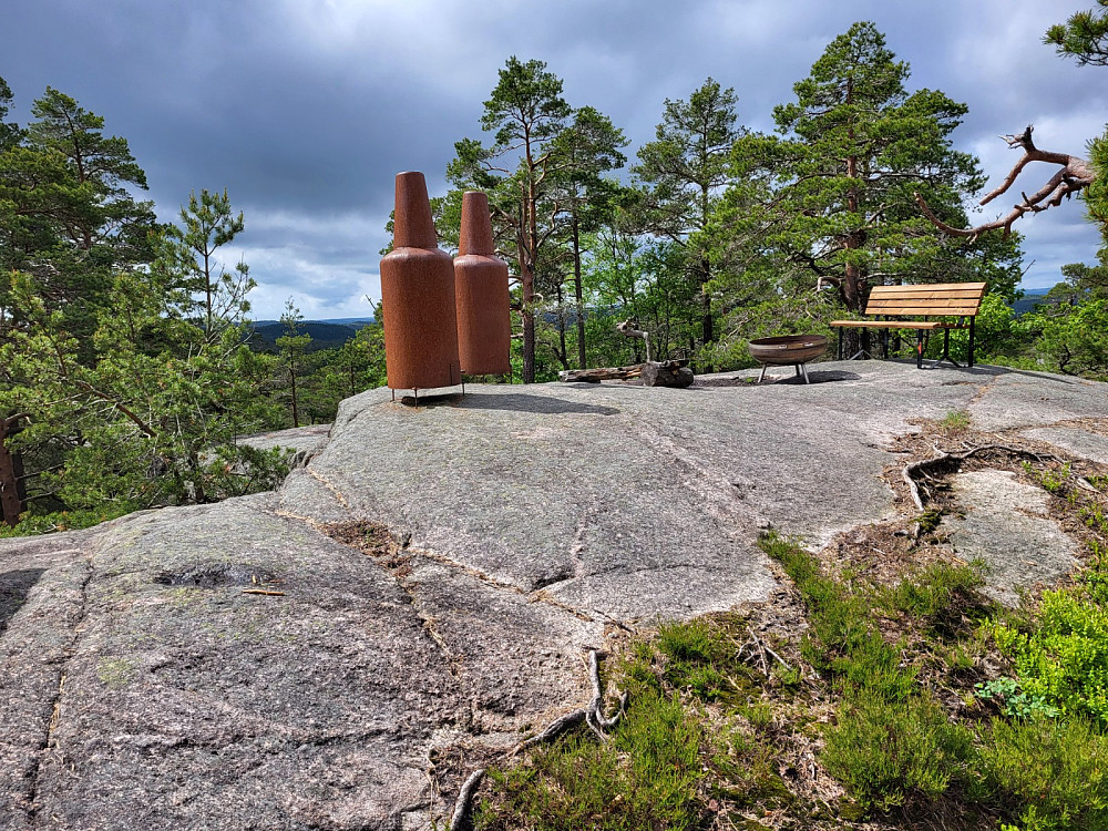 Toppen er nådd. Fint område på toppen her.