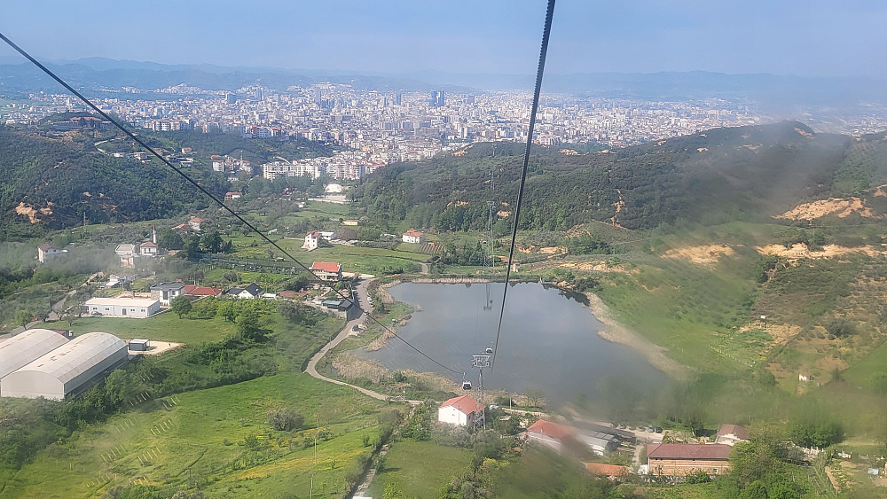 Her fra gondolbanen med utsikt til Tirana