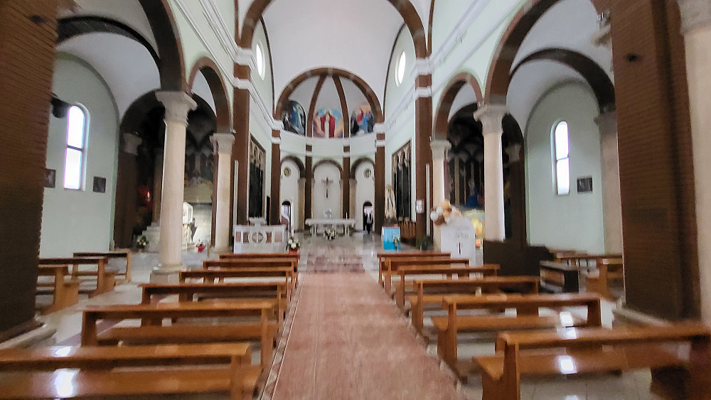 Inne i Catholic Church of St Maria