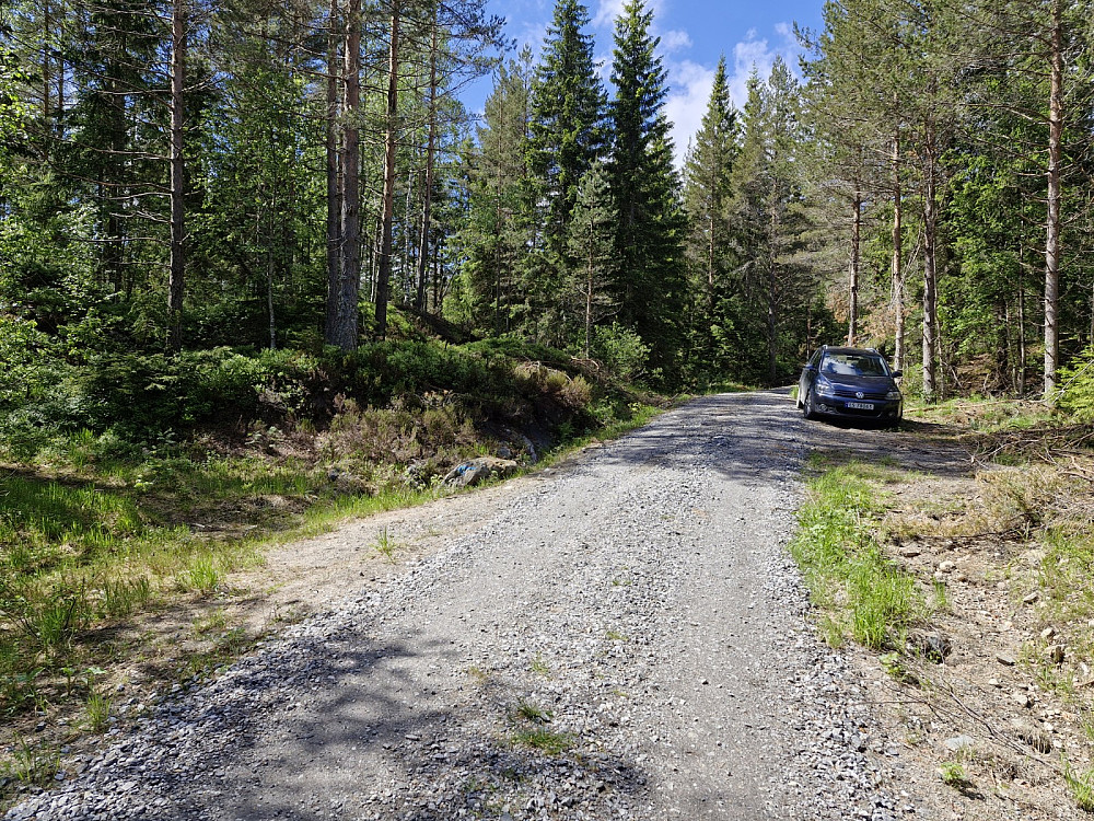Parkeringen. Stistart inn til venstre her.