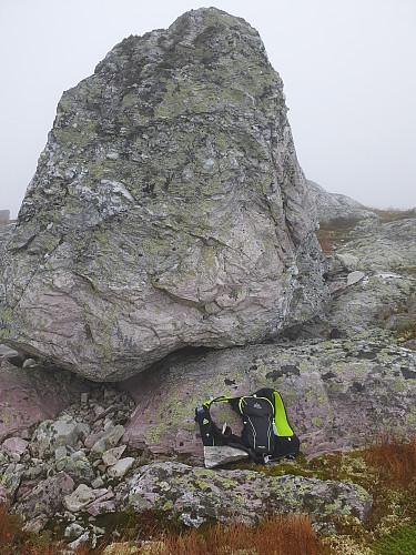 Nær toppen av Blåtjønnfjellet. Thulitt?