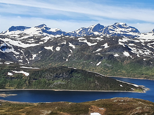 Galdeberg, Slettmarkpiggen og -hø, over Olefjorden.