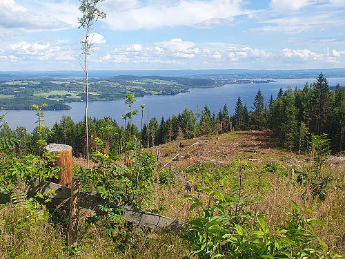Litt bedre utsikt fra høgstflate rett før bommen