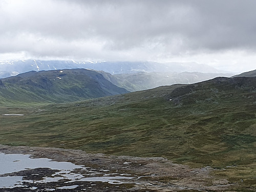 Inn mot Yksndalen. "Norges grav, det nedtappede Norge med sjælegjørmen" i framgrunnen.
