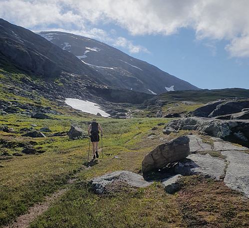 Amund, innover dalen mellom Klubbtinden og Brovrese/Brurskanken.