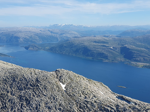 Fra kyst via fjord til innland. Okstindane i det fjerne.