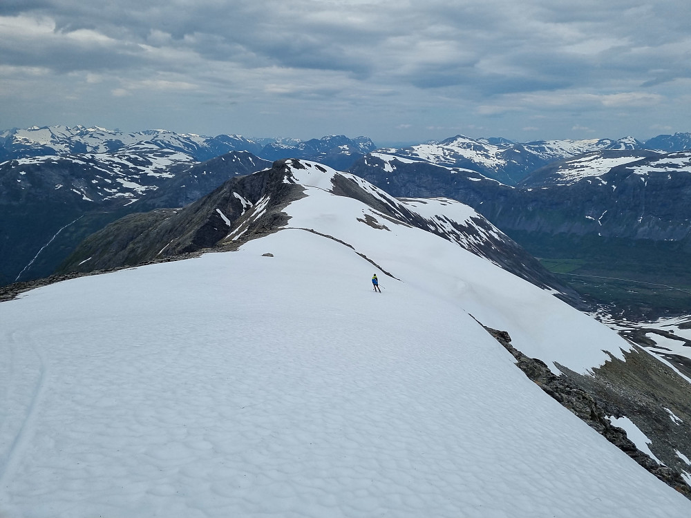 Ned fra Voldsetskåla. Nesten 1000 hm skikjøring