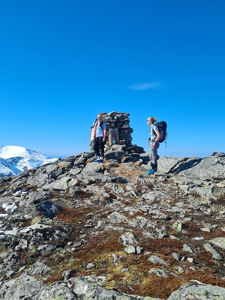 Magnhild og Lene på toppen