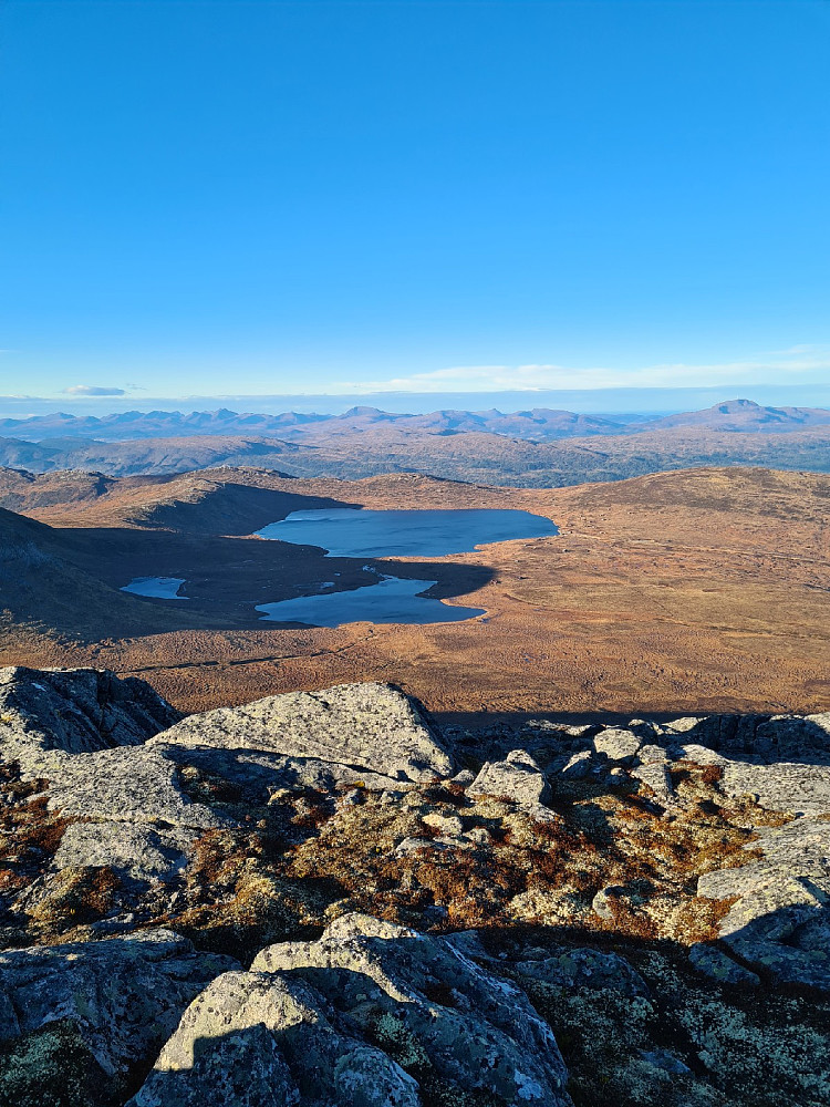 Fin utsikt fra Skarfjellet mot Meisalvatnet
