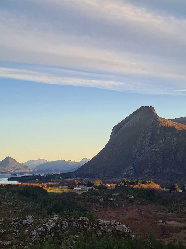 Trappe fjellet på Midsund, der alle går nesten